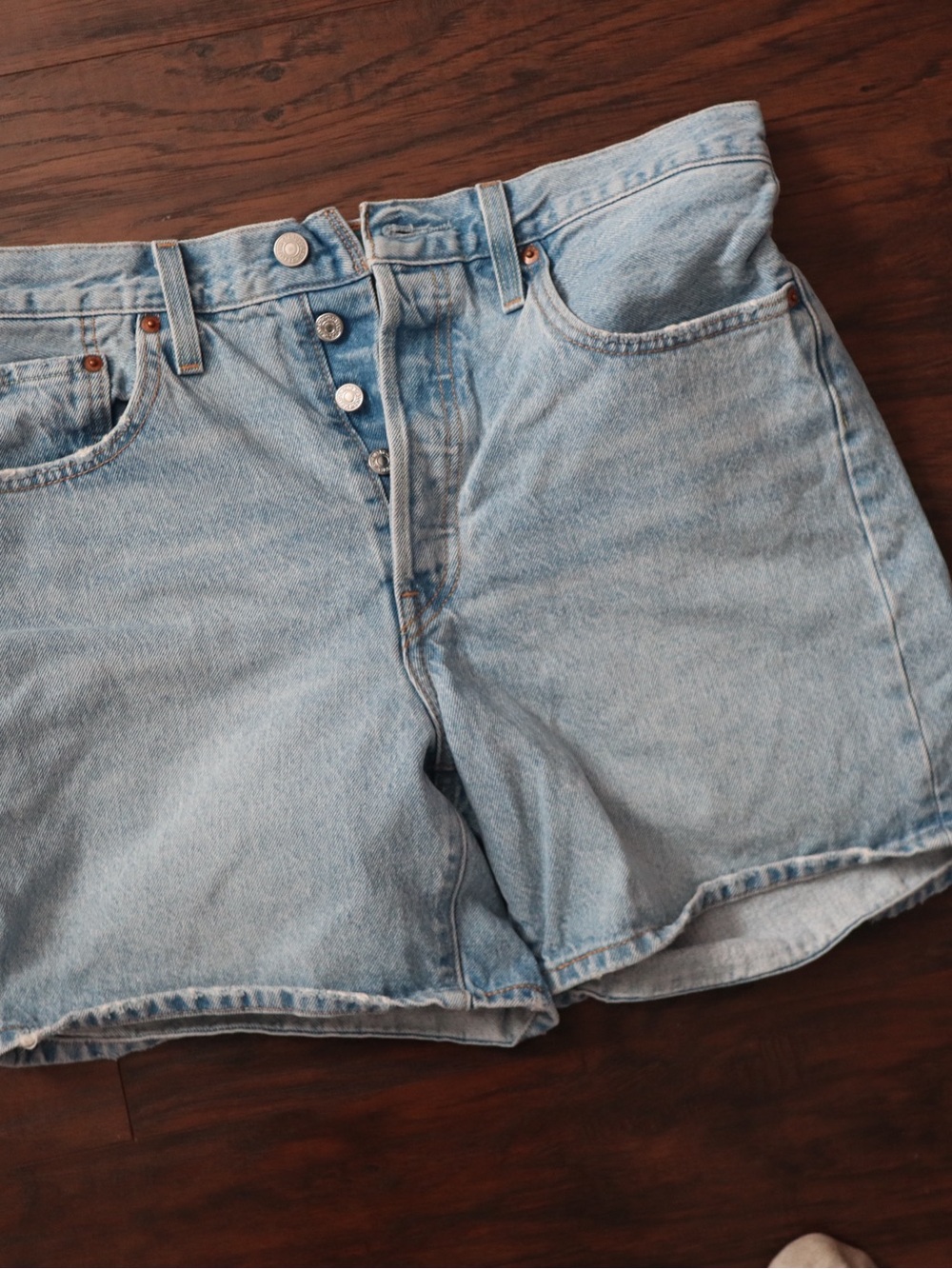 Light Wash high waisted Levi’s Denim Women’s Shorts